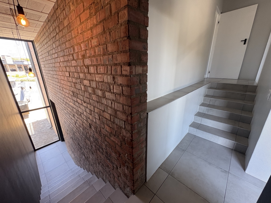 5 Bedroom Property for Sale in Pearl Bay Western Cape